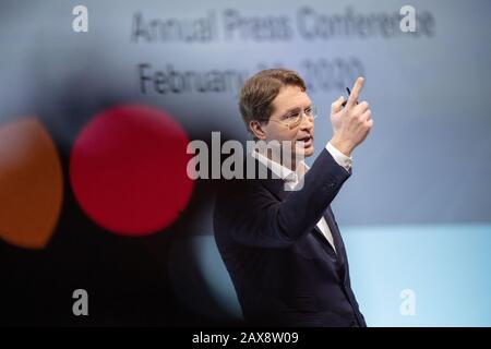 11. Februar 2020, Baden-Württemberg, Stuttgart: OLA Källenius, Vorstandsvorsitzender der Daimler AG, spricht auf der Jahres-Pressekonferenz der Daimler AG. Foto: Marijan Murat / dpa Stockfoto