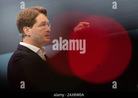 11. Februar 2020, Baden-Württemberg, Stuttgart: OLA Källenius, Vorstandsvorsitzender der Daimler AG, spricht auf der Jahres-Pressekonferenz der Daimler AG. Foto: Marijan Murat / dpa Stockfoto