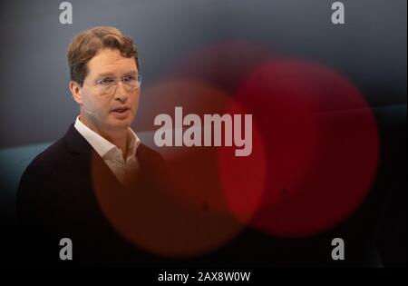 11. Februar 2020, Baden-Württemberg, Stuttgart: OLA Källenius, Vorstandsvorsitzender der Daimler AG, spricht auf der Jahres-Pressekonferenz der Daimler AG. Foto: Marijan Murat / dpa Stockfoto