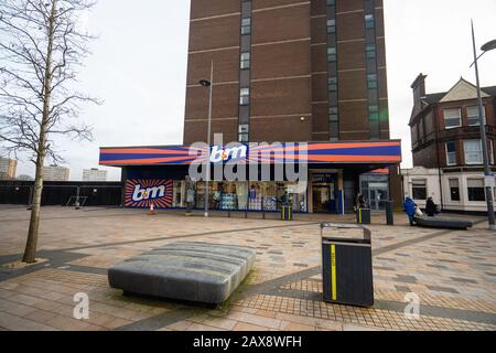 B&M Einzelhandelsgeschäft, Geschäft in Hanley, Stoke on Trent, Staffordshire, britische multinationale Sortenwarenhandlung, seitdem geschlossen, städtischer Niedergang, Armut Stockfoto