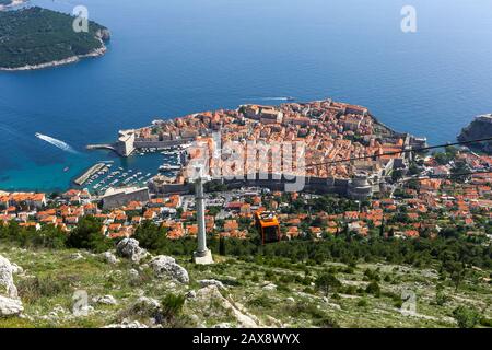 Ein Luftbild der Altstadt von der Seilbahn in Dubrovnik, Kroatien Stockfoto