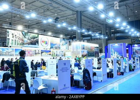 Mailand, Italien - 11. Februar 2020: Eine allgemeine Ansicht von Tabellen für die Vernetzung auf der Internationalen Tourismusmesse, der größten italienischen Tourismusmesse auf der Fiera Milano City Credit: Piero Cruciatti/Alamy Live News Stockfoto