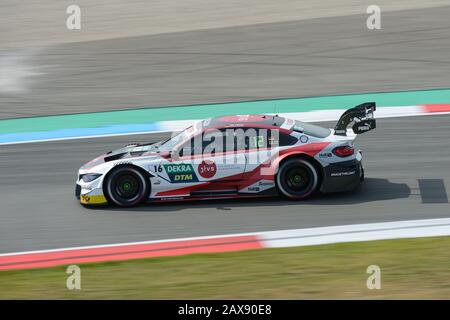 Der deutsche Rennfahrer Timo Glock hat bei einem Rennen auf der TT-Rennstrecke in Assen, Niederlande, seinen BMW M4 Turbo DTM Wagen gefahren. Stockfoto