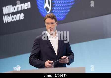 Stuttgart, Deutschland. Februar 2020. OLA Källenius, Vorstandsvorsitzender der Daimler AG, nimmt an der jährlichen Pressekonferenz der Daimler AG Teil. Kredit: Marijan Murat / dpa / Alamy Live News Stockfoto