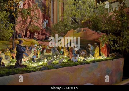 Eine große Krippe in der Kathedrale von Sankt Peter, Montpellier, Frankreich Stockfoto