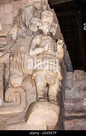 Geflügelte Maya-Warrior-Figur, in der Akropolis-Pyramide in Ek Balam Archeological Area, Yucatan State, Mexiko gehauen Stockfoto