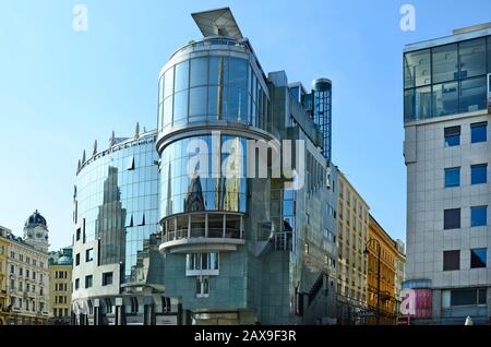 Wien, Österreich - 27. März 2016: Haas Hause - Restaurant und Hotel am Stephansplatz im Zentrum der Stadt Stockfoto