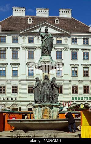 Wien, Österreich - 27. März 2016: Brunnen mit Skulpturen auf dem Freyung Platz mit dem Namen Österreichs Brunnen Stockfoto