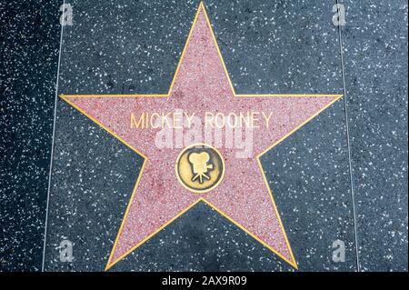 Mickey Rooney Star auf Hollywood Walk of Fame in Hollywood, Kalifornien. Mickey Rooney war ein US-amerikanischer Schauspieler und Komiker, der von 1922 bis 2014 aktiv war. Stockfoto