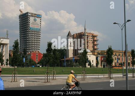 Hauptplatz von Tirana Skanderbeg, in Tirana, Albanien, Europa. Stockfoto