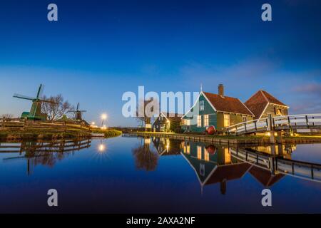 Zaanse Schans typisches holländisches Haus in der Nähe der Windmühlen in Zaandam Stockfoto