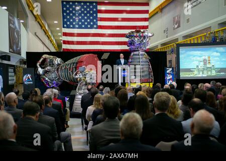 Bay St. Louis, Vereinigte Staaten. Februar 2020. NASA-Administrator Jim Bridenstine erörtert den Budgetvorschlag für das Geschäftsjahr 2021 während einer Adresse des US-Bundesstaates NASA am 10. Februar 2020 in Aerojet Rocketdyne's Facility im Stennis Space Center der NASA in der Nähe von Bay St. Louis, Mississippi. NASA Foto von Joel Kowsky/UPI Credit: UPI/Alamy Live News Stockfoto