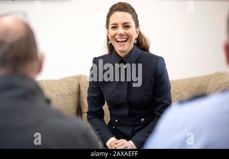 Die Duchess of Cambridge bei einem Besuch des Defence Medical Rehabilitation Center Stanford Hall, Stanford on Soar, Loughborough, wo sie sich mit Patienten und Mitarbeitern traf und einen Rundgang durch die Turnhalle und den Prothetikworkplatz machte. Stockfoto