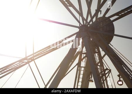 Barry Island im Winter, verblassene Bilder von Fairground Fun und Sommererinnerungen. Das Messegelände schläft für den Winter. Stockfoto