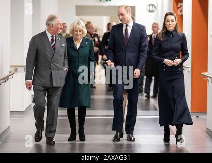 Der Prince of Wales, die Duchess of Cornwall, der Herzog von Cambridge und Duchess of Cambridge bei einem Besuch des Defence Medical Rehabilitation Center Stanford Hall, Stanford on Soar, Loughborough, wo sie sich mit Patienten und Mitarbeitern trafen und einen Rundgang durch die Turnhalle und den Prothetikworkplatz hatten. Stockfoto