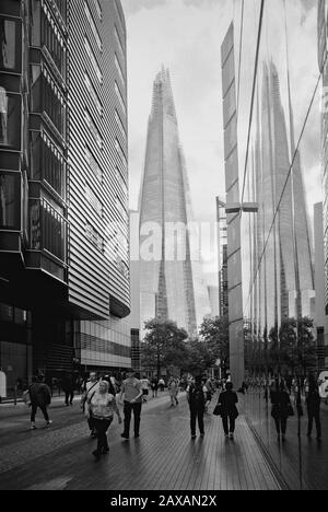 The Shard from More London Riverside on the South Bank, London UK Stockfoto