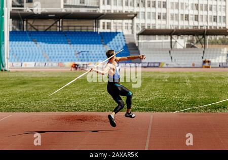 Spevelin wirft Runup Athlet Thrower in der Leichtathletik Stockfoto