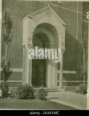 Architekt und Ingenieur . CAMPANILE, SOUTH DENVER HIGH SCHOOL, DENVER, COLORADOWILLIAM E. FISHER UND ARTHUR A. FISHER, ARCHITEKTEN 50 ARCHITECTAND ENGINEER. September 1930. EINGANG. SOUTH DENVEIL HIGH SCHOOL, DENVER, COLORADOWILLIAM E. FISHER UND ARTHUR A. FISHER, ARCHITEKTEN SEPTEMBER 1930 AR.CH1TECT UND INGENIEUR, 51 Stockfoto