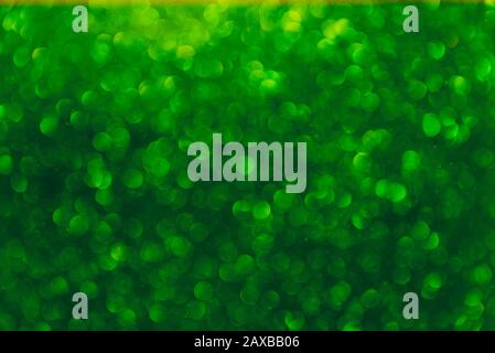 Abstraktes Licht, grünes Bokeh-Muster. Happy St Patricks Day oder Holiday Concept, Hintergrundbild Stockfoto