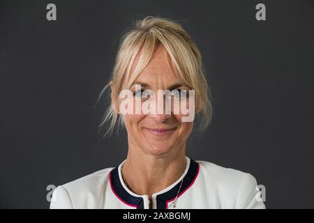 Die britische Journalistin und Nachrichtenmoderatorin Louise Minchin besucht während des jährlichen Edinburgh International Book Festivals 2018 eine Fotocall Stockfoto