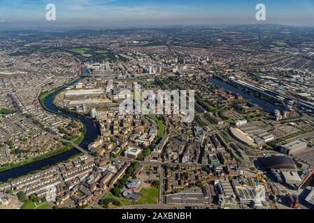 Aus der Vogelperspektive über das Stadtzentrum von Cardiff, die Hauptstadt von Wales Stockfoto