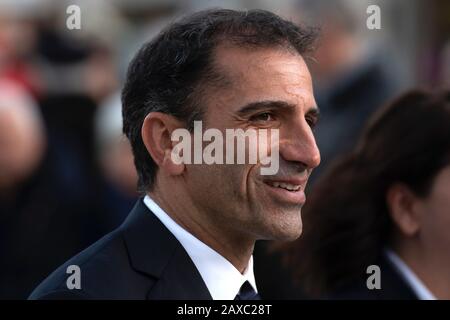 Reggio Emilia, Italien, 11. Februar 2020, marc gené, Collaudatore und Pilota scuderia ferrari, giornalista Sky Sport prima der presentazione nuova ferrari sf-1000 2020 al teatro romolo valli von reggio emilia. Während der Präsentation von New Ferraru F1 2020 - Formel-1-Meisterschaft - Credit: LPS/Lorenzo Di Cola/Alamy Live News Stockfoto