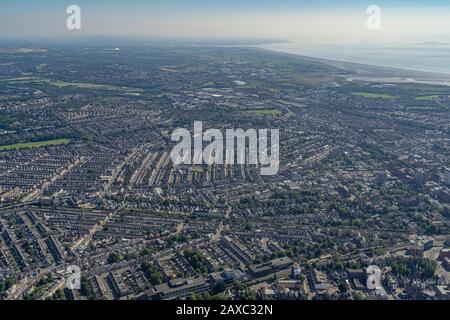 Aus der Vogelperspektive über das Stadtzentrum von Cardiff, die Hauptstadt von Wales Stockfoto