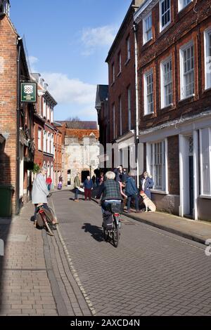 Eine Seitenstraße in Winchester, Großbritannien Stockfoto