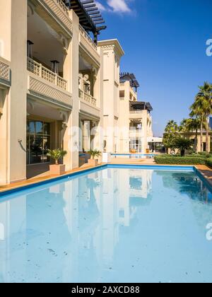 Das Haus mit orientalischer Architektur und Pool Stockfoto