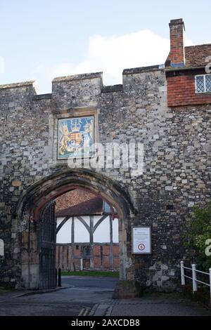 Der Eingang zur Kathedrale von Winchester, Hampshire UK Stockfoto