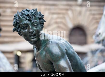 Florenz, Italien - 2020, 2. Februar: Fiun-Statue aus Bronze, von Giambologna. Es befindet sich am Fuß des Neptune Brunnens in Florenz, Italien. Stockfoto