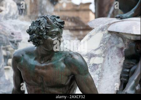 Florenz, Italien - 2020, 2. Februar: Fiun-Statue aus Bronze, von Giambologna. Es befindet sich am Fuß des Neptune Brunnens in Florenz, Italien. Stockfoto