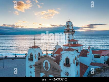 Luftaufnahme der Basilika in Candelaria nahe der Hauptstadt der Insel - Santa Cruz de Tena an der Atlantikküste. Kanarische Inseln, Spa Stockfoto