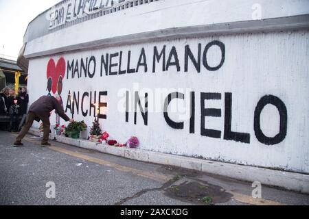 Roma, Italien. Februar 2020. Wandbilder gewidmet Gaia und Camilla in der Nähe der Unfallstelle (Foto von Matteo Nardone/Pacific Press) Kredit: Pacific Press Agency/Alamy Live News Stockfoto