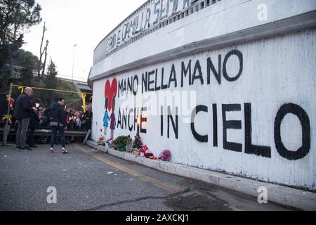 Roma, Italien. Februar 2020. Wandbilder gewidmet Gaia und Camilla in der Nähe der Unfallstelle (Foto von Matteo Nardone/Pacific Press) Kredit: Pacific Press Agency/Alamy Live News Stockfoto