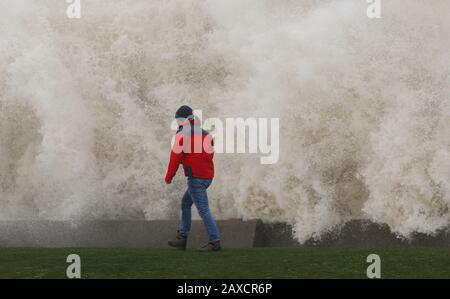 Liverpool, Großbritannien stürmischer Tag auf dem Fluss mersey als Sturm dennis ist für Wochenendkredite Ian Fairbrother/Alamy Stock Photos benannt Stockfoto