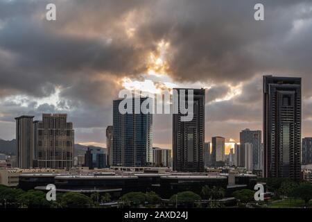 Honolulu Oahu, Hawaii, USA. - 18. Januar 2020: Waterfront Plaza mit der Hawaii Pacific University und dem angrenzenden Hochhaus entlang der South Street un Stockfoto