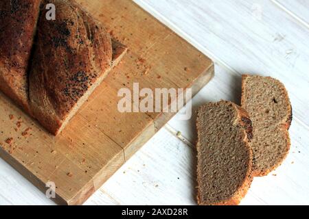 Hausgemachtes Vollkornbrot. Perfektes Brot für Sandwiches. Hausgemachtes Brot. Köstliches Brot. Stockfoto