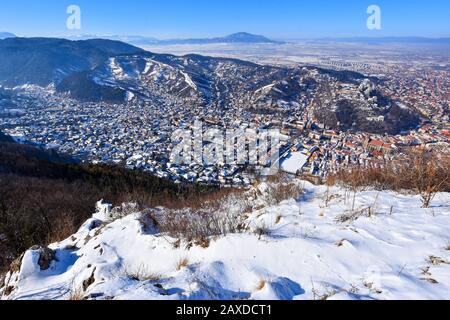 Brasov Dächer im Winter von Mountain Tampa, Siebenbürgen, Rumänien Stockfoto