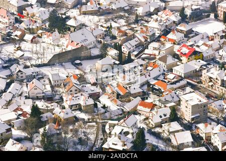 Brasov Dächer im Winter von Mountain Tampa, Siebenbürgen, Rumänien Stockfoto