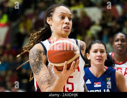 Belgrad, Serbien. Februar 2020. Brittney Griner aus den USA fährt in den Korb. Kredit: Nikola Krstic/Alamy Live News Stockfoto