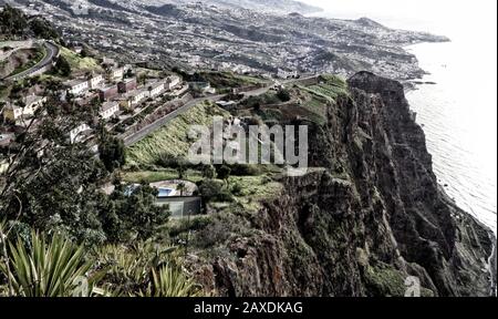 Blick vom Cabo Giro (Glasplattform) an der Atlantikküste Madeiras, Portugal, Europäische Union Stockfoto