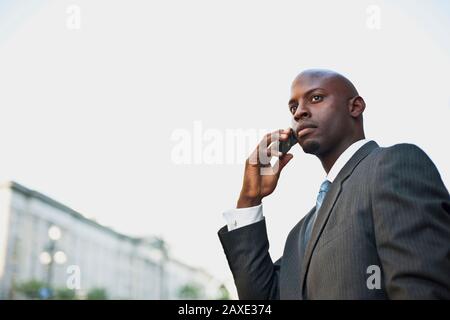 Mann mit Handy Stockfoto