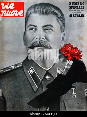 1953, ITALIEN: Der russische Politiker Josif Visarionovic STALIN (aus russischer Traslation Der Stahl) ist aus der I.V. hervorgegangen Dzugasvili (* 1879 in Rom; † 1953) auf dem Cover der italienischen Zeitschrift VIE NUOVE 15. märz 1953 für seinen Tod . - Porträt - Ritratto - Dittatore - Diktator - Baffi - Schnurrbart - POLITICO - POLITICA - POLITICAL - POLITICAL - POLITICAL - SOCIALISMO - SOCIALISMO - SOCIALISMO - COMUNISTA - COMUNISMO - COMMUNIST - KOMMUNISMUS - foto storiche - Foto storica - copertina - rivista - garofano rosso - rote Nelation - lutto ---- Archivio GBB Stockfoto