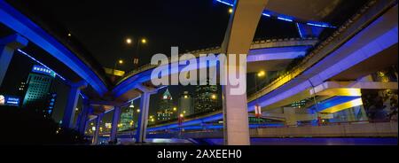 Niedriger Winkel Blick Auf Überführungen, Shanghai, China Stockfoto