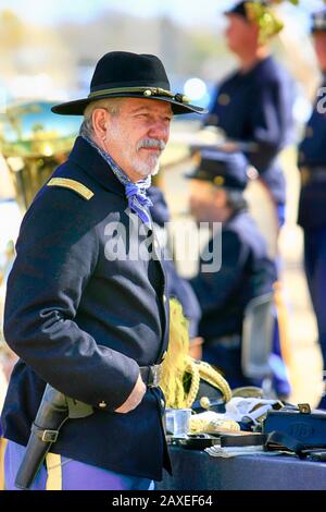 Renactor kleidete sich in eine Uniform des US-Armeebeamten der 1880er Jahre in der 5th Cavalry in Fort Lowell, Tucson AZ Stockfoto