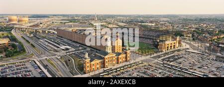 Luftbild eines Baseballstadions in einer Stadt, Oriole Park bei Camden Yards, Baltimore, Maryland, USA Stockfoto