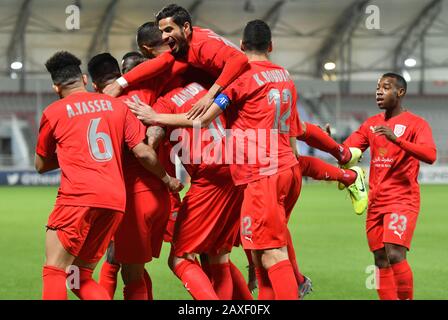 Doha, Katar. Februar 2020. Spieler des Duhail SC feiern ein Tor während des Fußballspiels der AFC Champions League Gruppe C zwischen dem Duhail SC von Katar und dem iranischen Persepolis FC in Doha, Katar, 11. Februar 2020. Kredit: Nikku/Xinhua/Alamy Live News Stockfoto