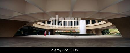 Brunnen in einem Museum, Hirshhorn Museum Und Sculpture Garden, Washington DC, USA Stockfoto