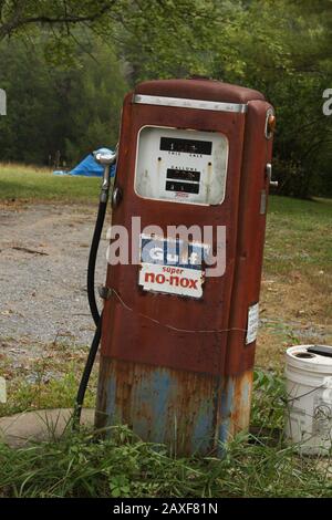 Gebrauchs Tankstellenpumpen in den USA Stockfoto